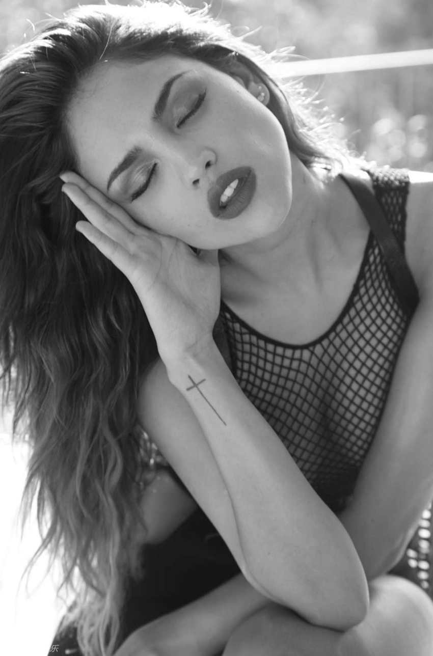 Eiza Gonzalez, la cantante más sexy de México 5