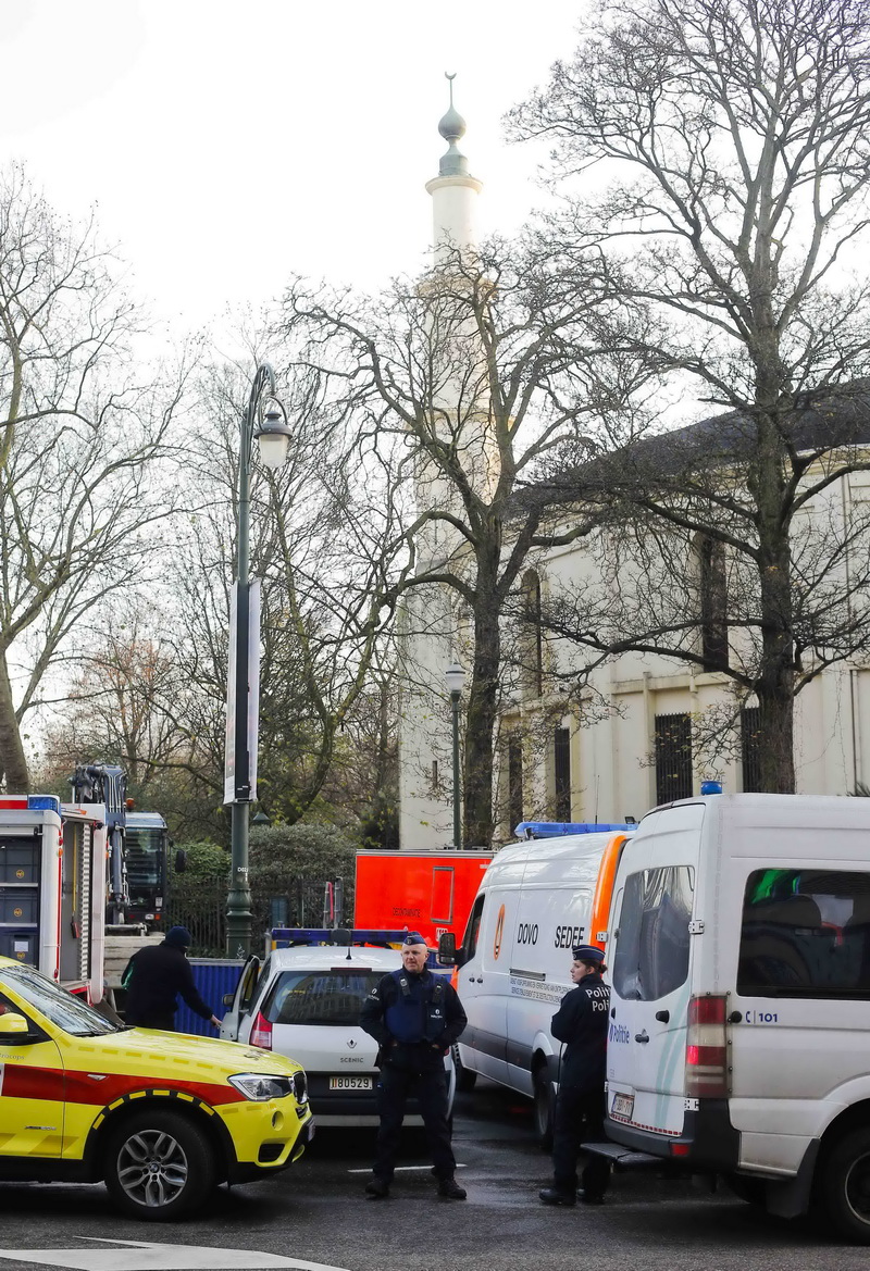 Reportan alerta por sobres con posible ántrax en mezquita de Bruselas 
