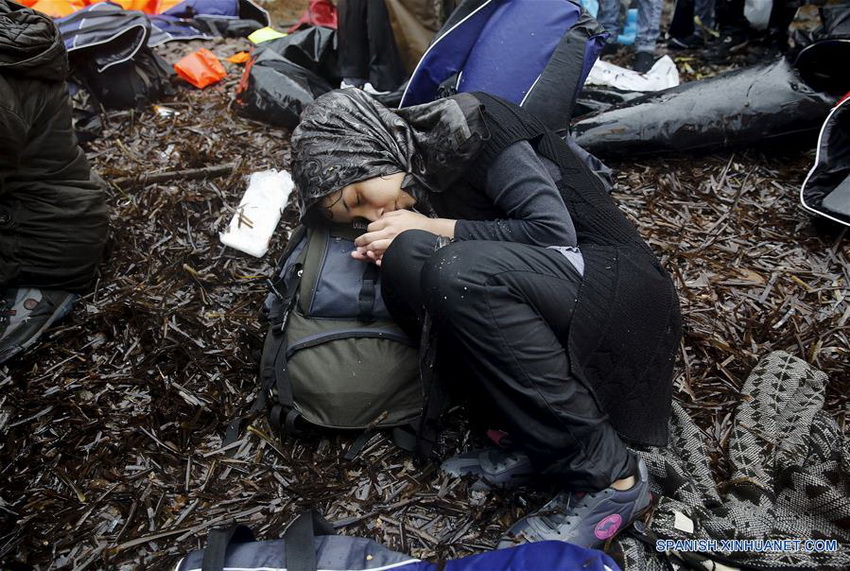 Más de un millón de refugiados huyen por mar hacia Europa en 2015: Acnur