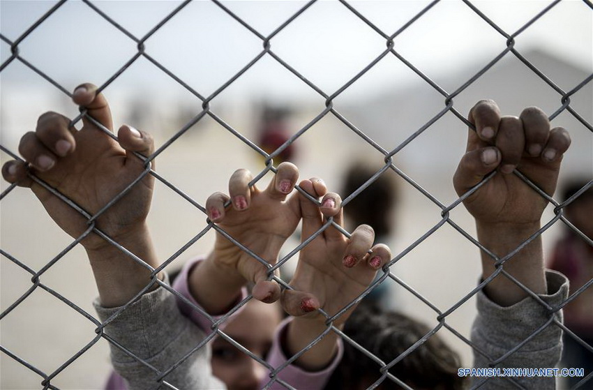 Más de un millón de refugiados huyen por mar hacia Europa en 2015: Acnur
