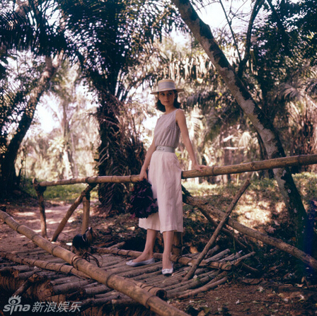 Revelan fotos en color de Audrey Hepburn del año 1958d