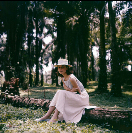 Revelan fotos en color de Audrey Hepburn del año 1958e