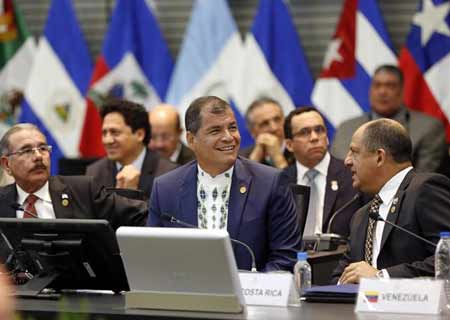 Presidente de Ecuador insiste en necesidad de reemplazar a OEA