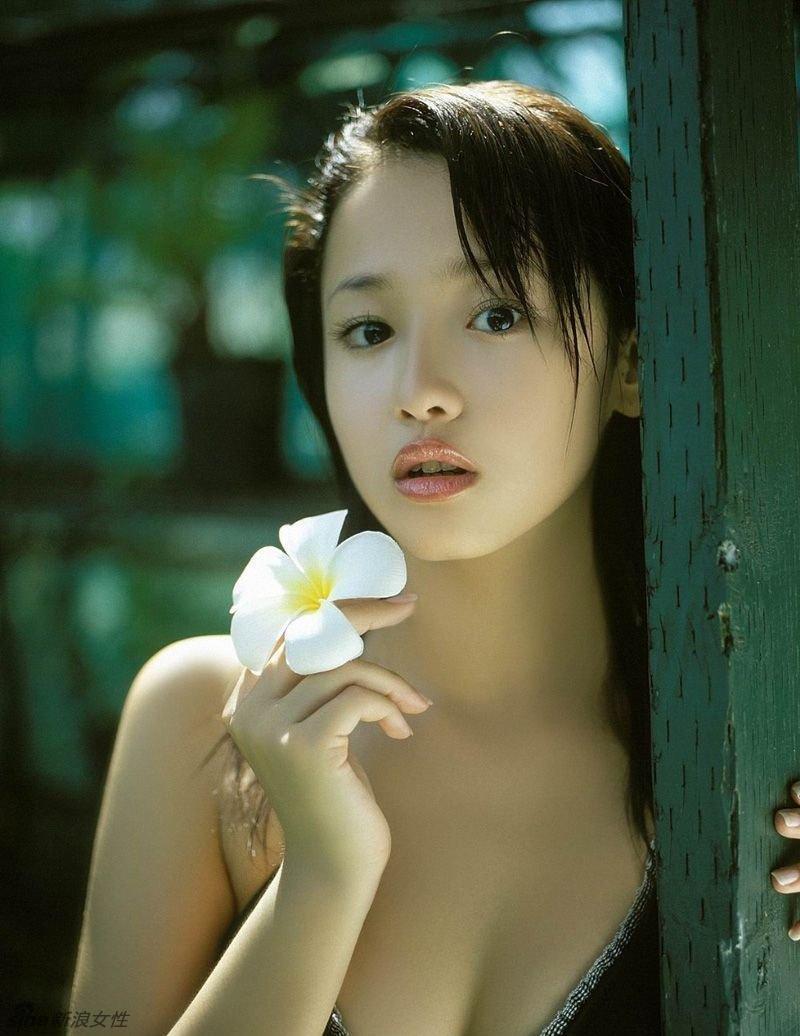 Estrella japonesa Erika Sawajiri revela fotos de juventud