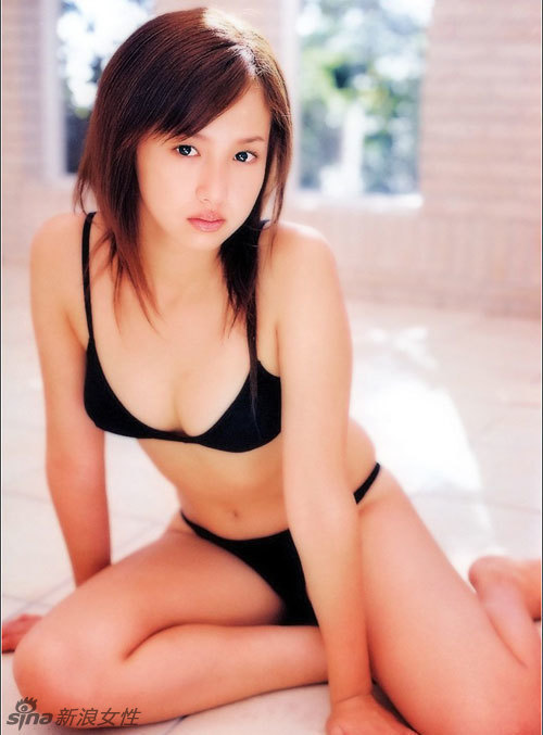 Estrella japonesa Erika Sawajiri revela fotos de juventud