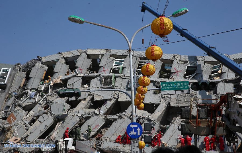 Suman 33 muertos por sismo en Taiwan, parte continental ofrece ayuda2
