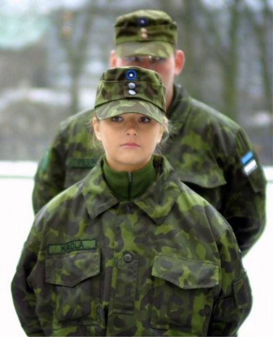 Mujeres soldados bellas de Suecia y Finlandia7