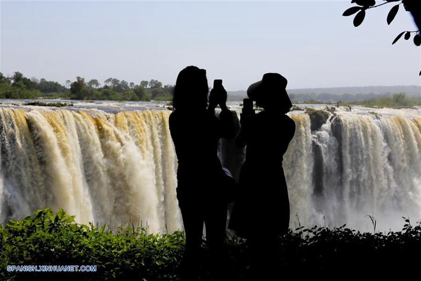 Cataratas Victoria, el lugar turístico más famoso de Zimbabue2