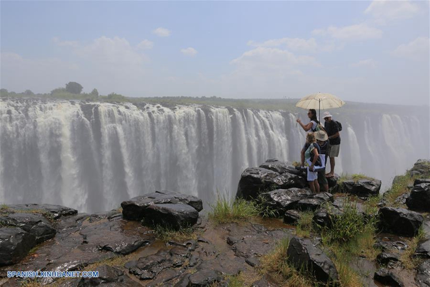 Cataratas Victoria, el lugar turístico más famoso de Zimbabue3