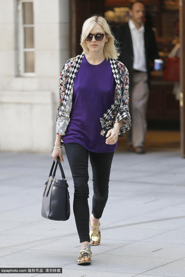 Las famosas estrellas salen a la calle sin sostén