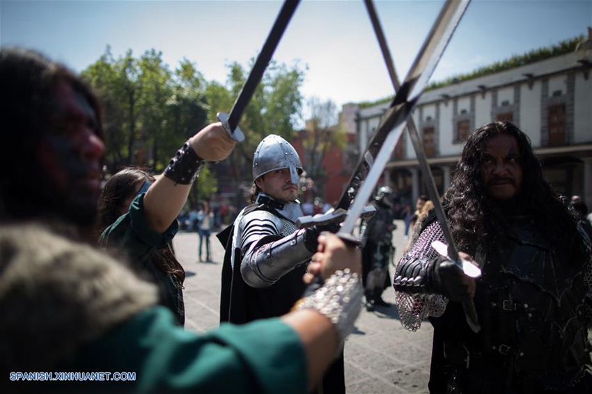 Caballeros y doncellas reviven época medieval europea en México2