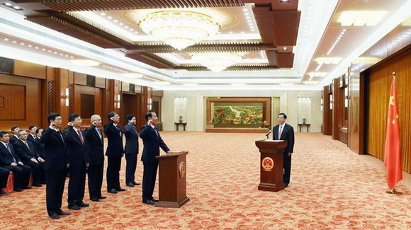 Legislatura china introduce ceremonia de juramento para nuevos funcionarios