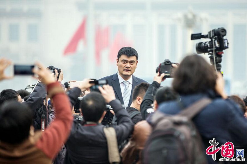 El asesor más 'alto' Yao Ming atrae mucha atención