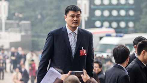 El asesor más 'alto' Yao Ming atrae mucha atención