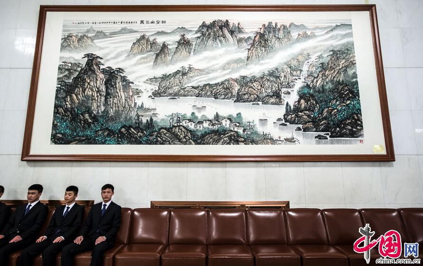 Visión especial: recorrida para apreciar los cuadros y caligrafía en el Gran Palacio del Pueblo de China