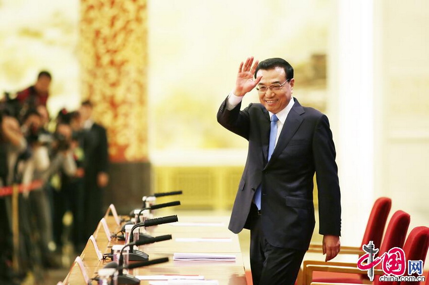 El primer ministro Li Keqiang convoca una rueda de prensa