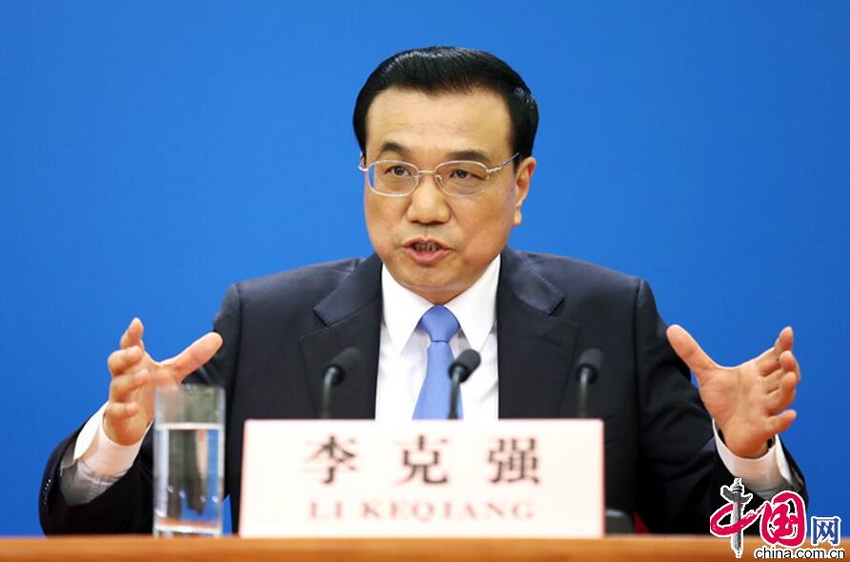 El primer ministro Li Keqiang convoca una rueda de prensa