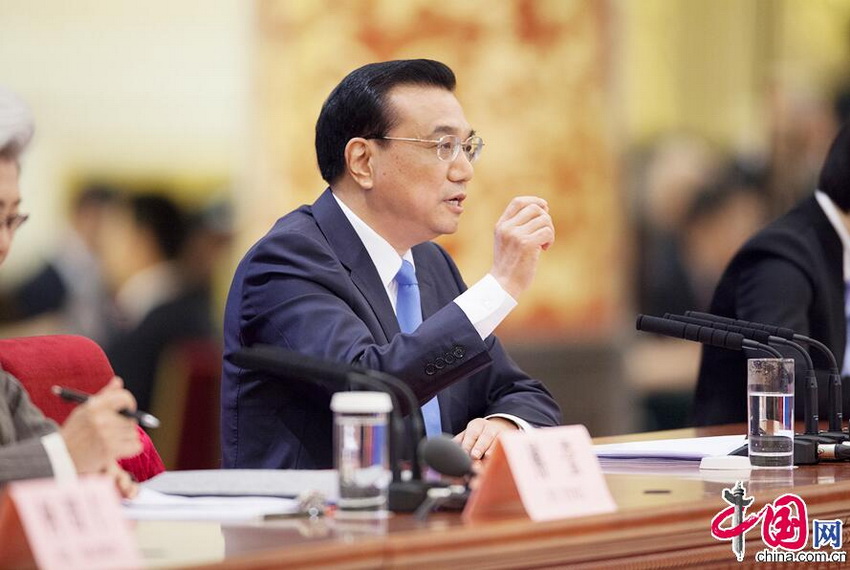 El primer ministro Li Keqiang convoca una rueda de prensa