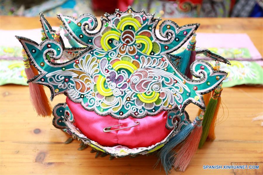 Trajes de minorías étnicas de China7