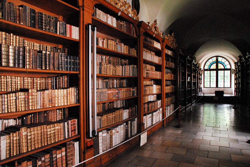 Siete bibliotecas impresionantes: no sabrás si mirar a los libros o al edificio 5