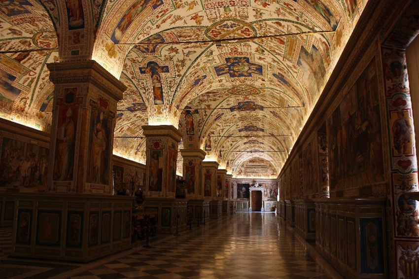 Siete bibliotecas impresionantes: no sabrás si mirar a los libros o al edificio 6