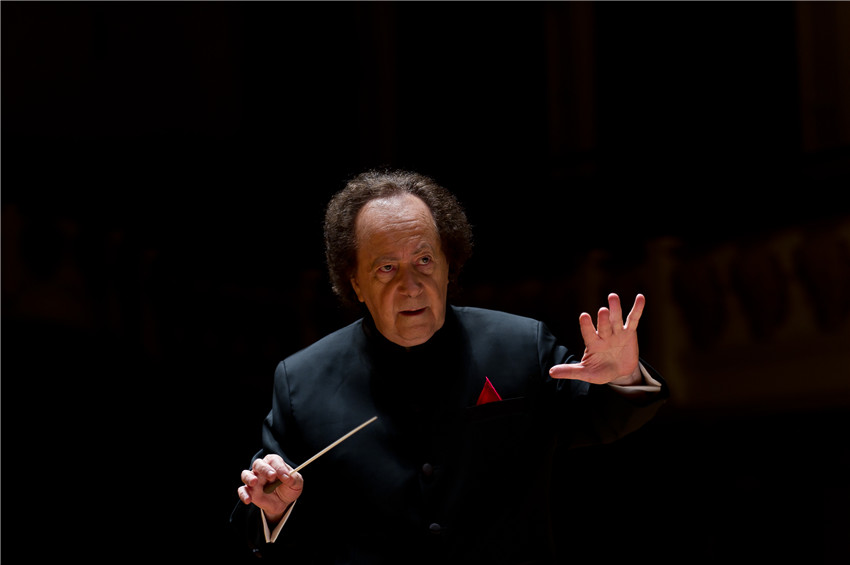 La melodía de José Serebrier en Beijing