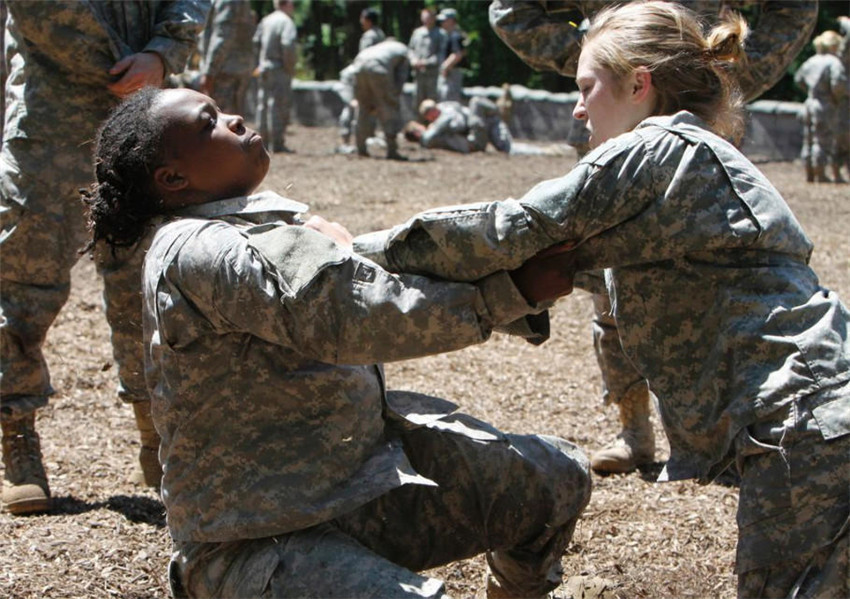 Imágenes reveladas de clases de pelea de la Academia Militar de EEUU