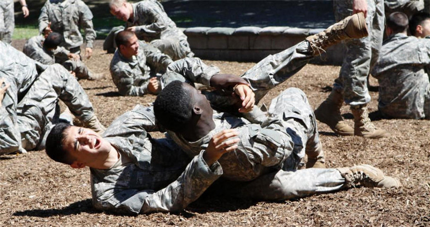 Imágenes reveladas de clases de pelea de la Academia Militar de EEUU