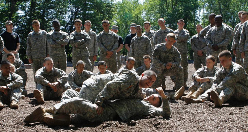 Imágenes reveladas de clases de pelea de la Academia Militar de EEUU