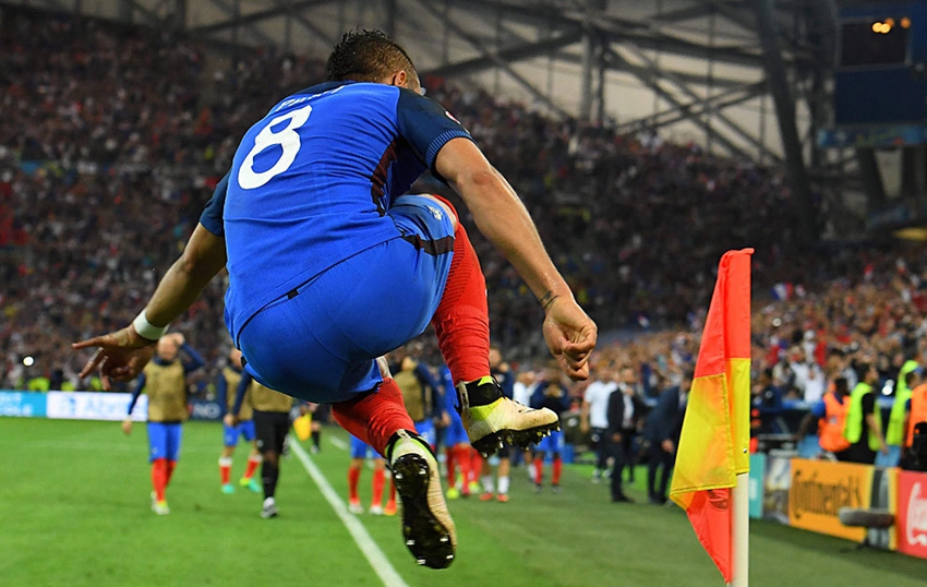 Francia gana 2-0 a Albania en Eurocopa 2016