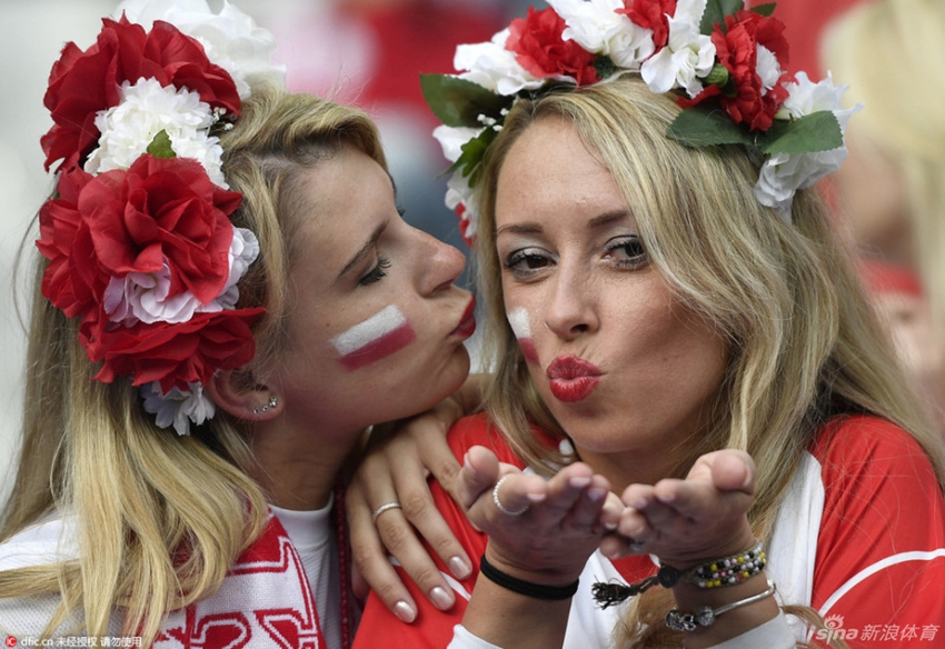 Así celebran los fanáticos de la Eurocopa el Día Internacional de Besos3