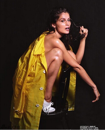 La modelo francesa Laetitia Casta posa desnuda para LUI 44