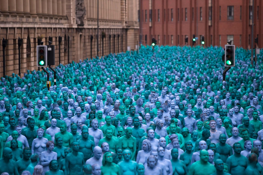 Más de 3 200 personas se desnudan para el fotógrafo Spencer Tunick