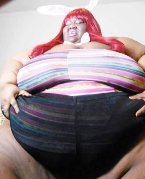 Mujer gorda de 384 kilogramos quiere aumentar su peso 