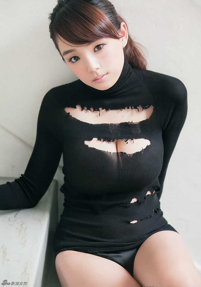 Sexy batalla entre las actrices pornos japonesas Yamamoto Sayaka y Ai Shinozaki 77