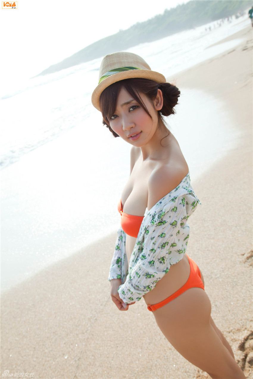 modelo japonesa presume sus atributos en playa spanish china org cn 中国最