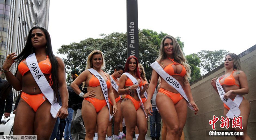 Calientes modelos brasileñas posan en la calle para alentar el próximo concurso Miss BumBum 2