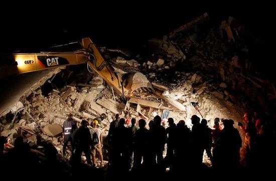 Al menos 159 muertos por el terremoto en el centro de Italia4