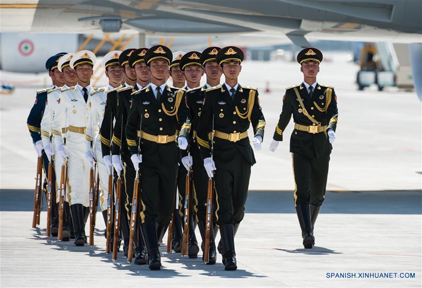 Los guardias de honor del EPL para recibir a los invitados a la Cumbre del G20 en el aeropuerto2