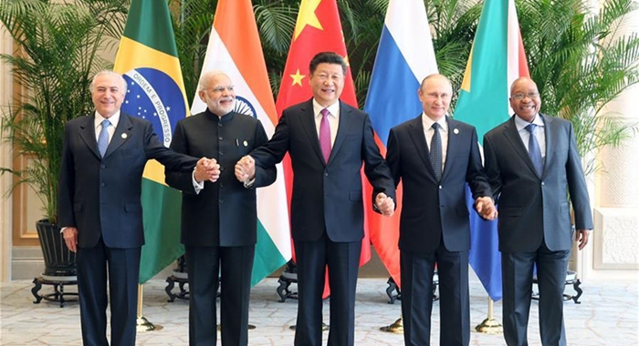 Xi afirma que BRICS deben coordinarse más para mayor papel 