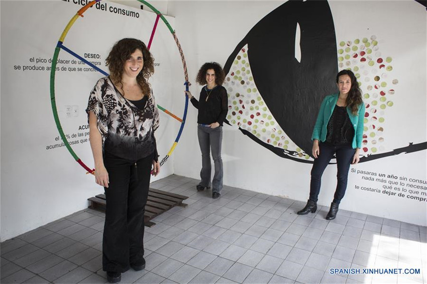 Mujeres argentinas afrontan desafío de pasar un año sin consumir