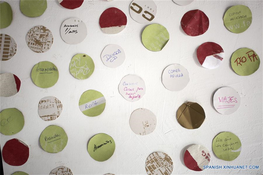 Mujeres argentinas afrontan desafío de pasar un año sin consumir