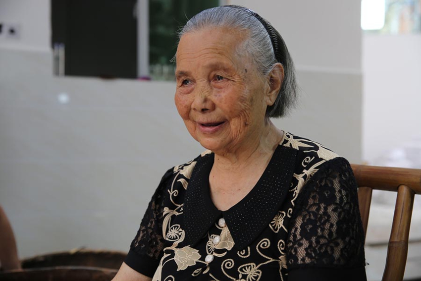 Mujer de 86 años transforma la economía de su aldea gracias al comercio electrónico2