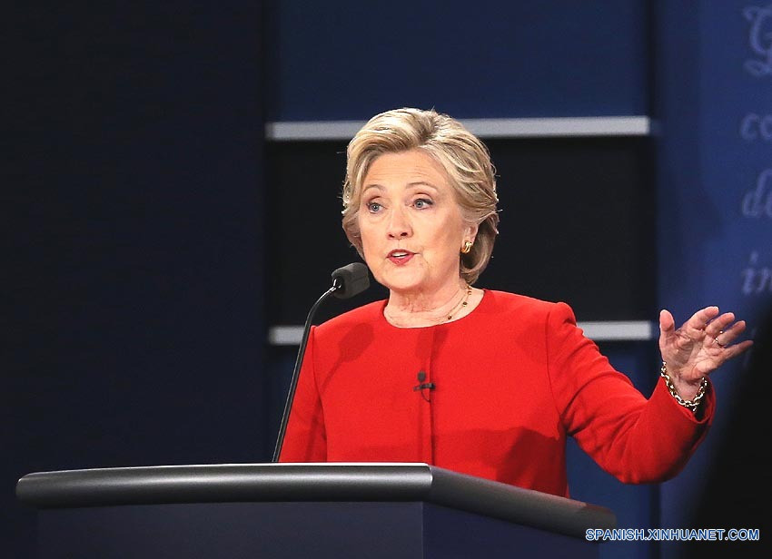 Sondeo y expertos creen que Clinton gana primer debate presidencial de EEUU