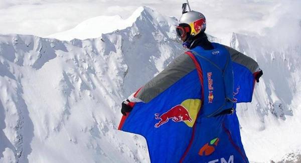 Deportista extremo salta desde 7 mil 700 metros de altura en los Himalayas1