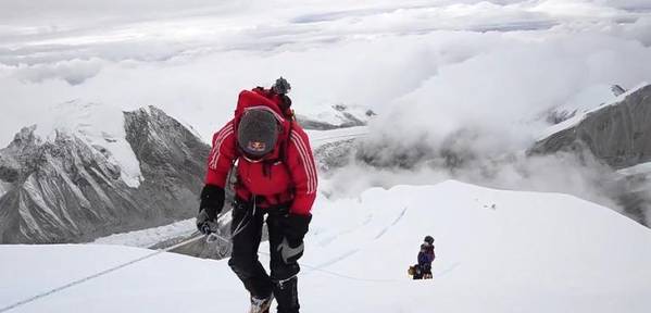 Deportista extremo salta desde 7 mil 700 metros de altura en los Himalayas5