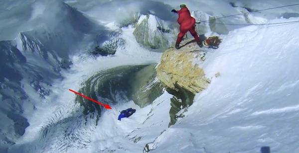 Deportista extremo salta desde 7 mil 700 metros de altura en los Himalayas6