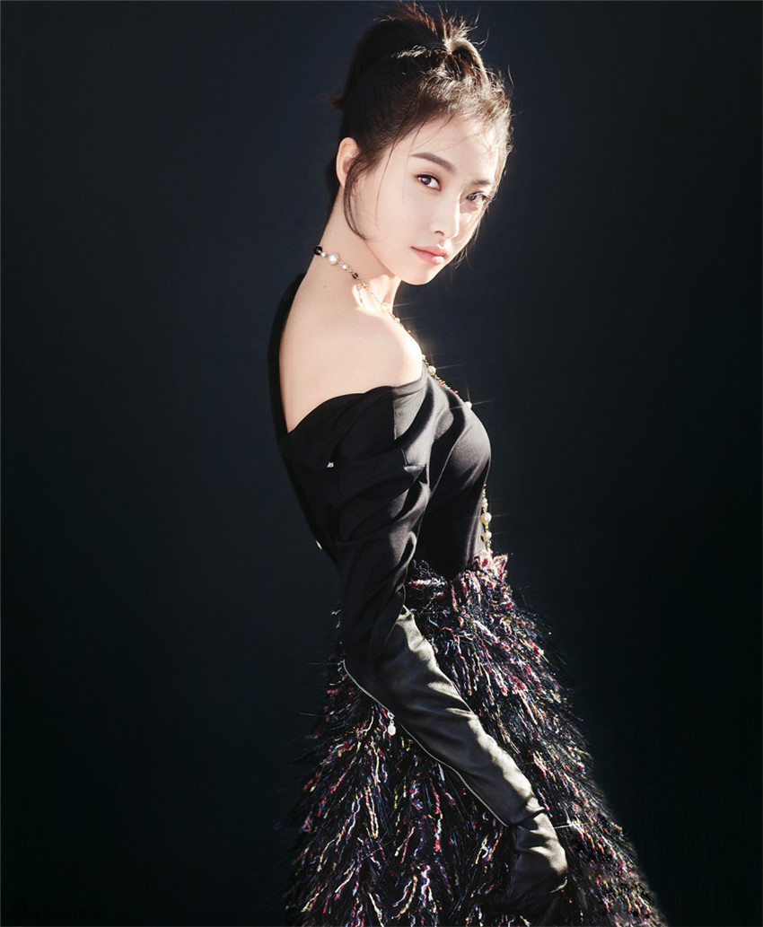 Song Qian posa para la revista