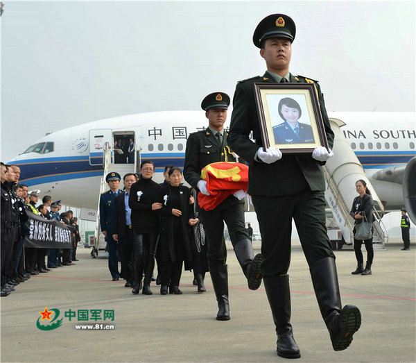 Cenizas de piloto china fallecida trasladadas a cementerio de ciudad natal1