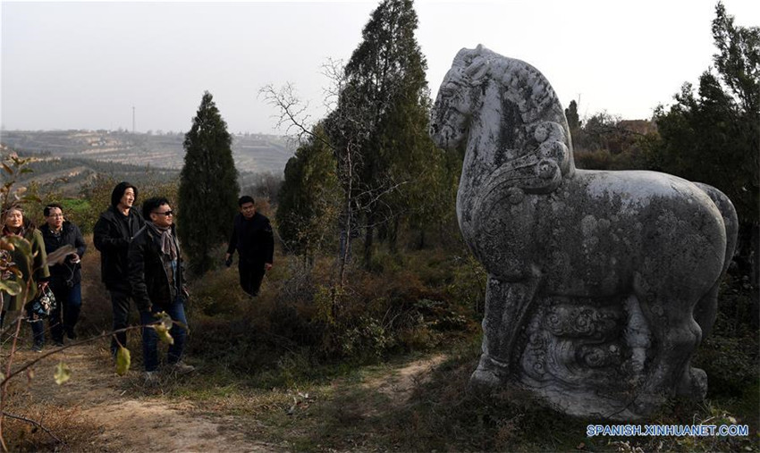 Esculturas de piedra en el Mausoleo de Jianling